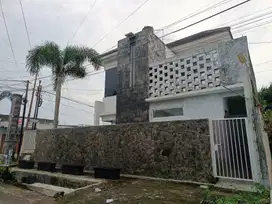 Di sewakan rumah 2 lantai di jakal
