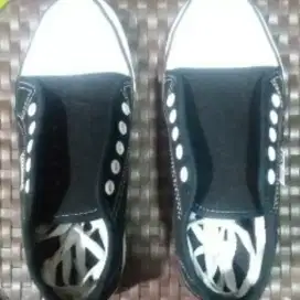 Sepatu Baru Unisex