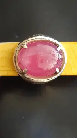 Cincin batu permata ruby star
