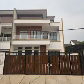Rumah Mewah Baru di BSD Nusaloka
