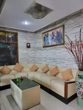 ANA RUMAH SEMI FURNISHED 9X17M² DI JELAMBAR