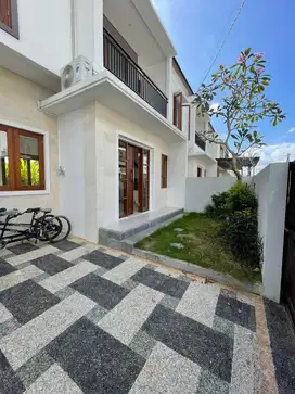 DI DEWAKAN RUMAH 2 LANTAI DI DAERAH KEROBOKAN