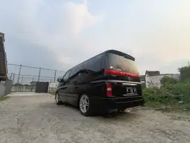 NISAAN ELGRAND 2.5 2WD AUTOMETIC