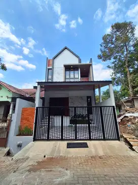 Rumah 2 lantai Dekat kampus unnes gunungpati Semarang