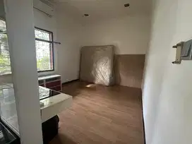 RUMAH KONDISI BAGUS LOKASI DI PERUMAHAN KERTAJAYA INDAH