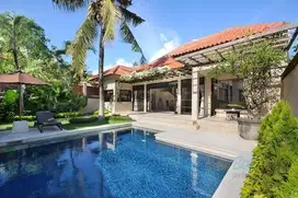Di jual 2 UNIT VILLA  Lokasi di SEMINYAK DEKAT SAMA PANTAI PETITENGET