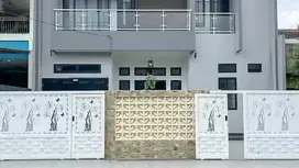 Rumah baru , 2 lantai dengan kolam renang pribadi di Griya Loka BSD