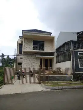Rumah 2 lantai siap huni pamoyanan hijau