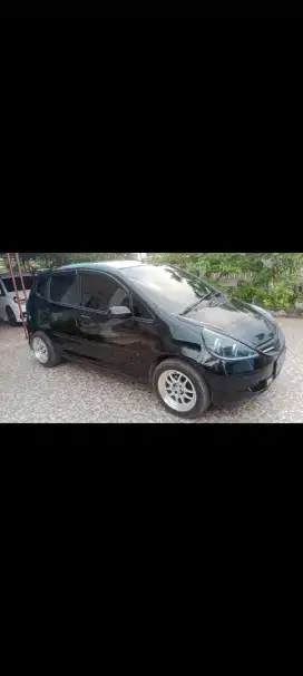 Di jual Mobil Honda Jazz 2004