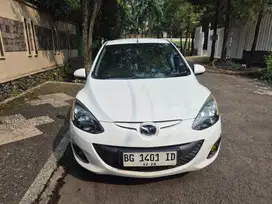 mazda 2 2013 type v AT