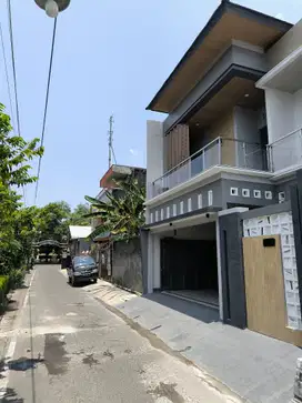 Rumah baru 2 lantai karangasem jajar Surakarta