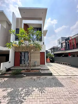 MANTAP Rumah Mewah SIAP HUNI Harga Promo 1 Unit Lagi Strategis Jaktim
