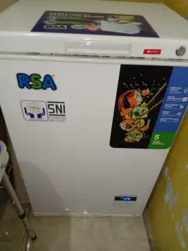 Freezer RSA kapasitas 96 L, Daya : 94 Watt
