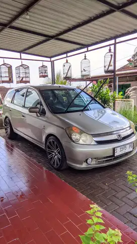 Honda Stream 2004 Bensin