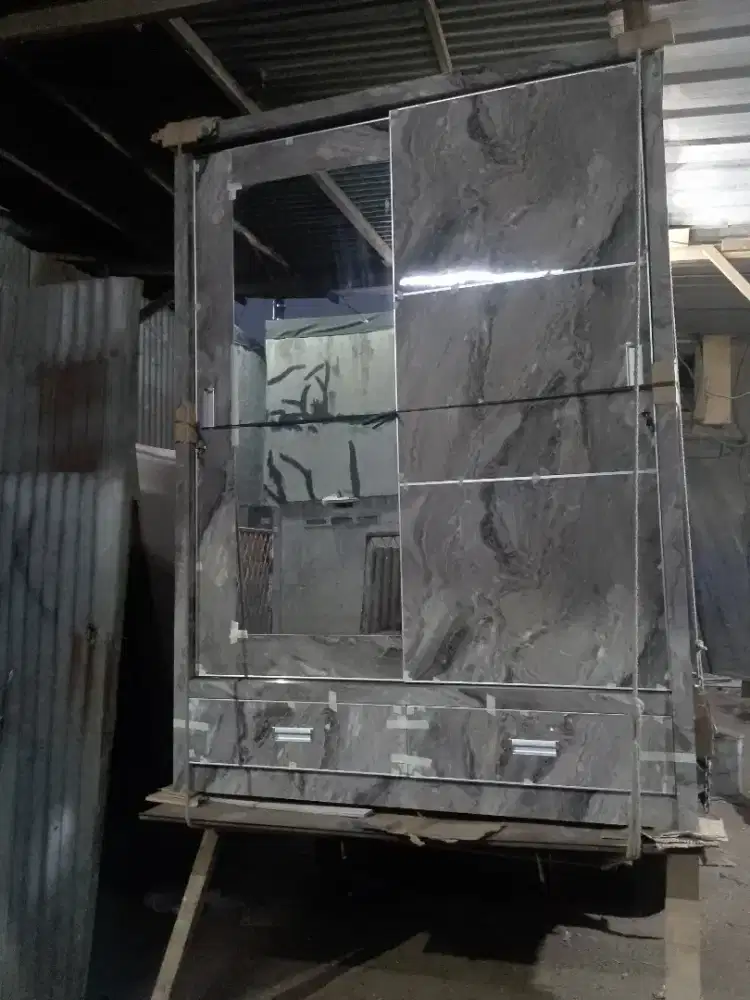 Lemari jumbo +3 pitu