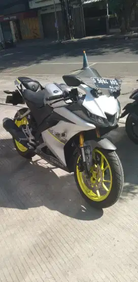Di jual cepat,murah harga nego R15 silver pemakaian sendiri