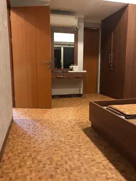 di sewakah apartemen grand kartini full furnish tengah kota siap huni