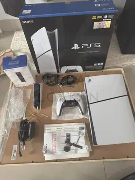 PS5 Digital Edition + Docking Dual Sense Controler.