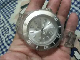 Di jual jam tangan  ice watch transparan bagus tidak rusak