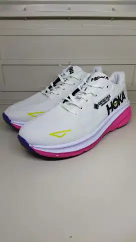 HOKA GORETEX SIZE 40