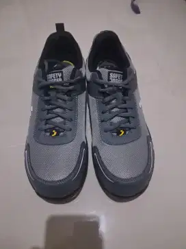 Sepatu Safety Jogger AAK S1P LOW Grey