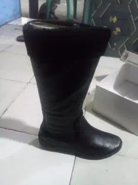 Sepatu merek hush hush puppies