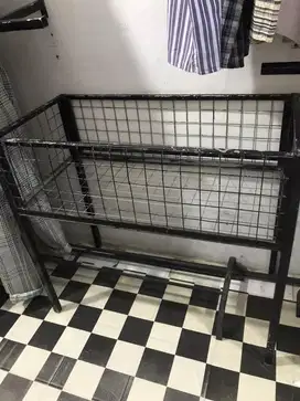 Rak besi jaring kotak