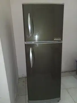 Kulkas pintu ganda bekas murah