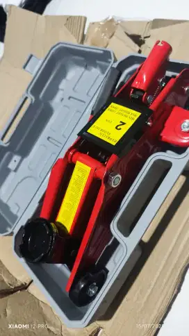 Dongkrak buaya 2 ton /2T floor Jack blow
berkualitas tinggi hidrolik