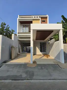 Rumah dalam komplek akses jalan lebar di duren sawit