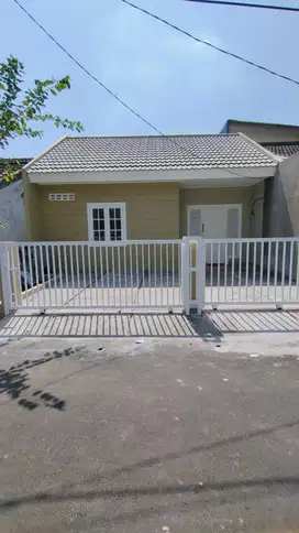 Rumah baru baru siap huni lokasi strategis di Griya Loka BSD