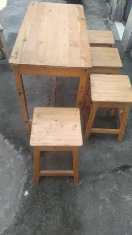 Meja warung makan