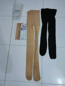 Stocking pants warna hitam dan kremn