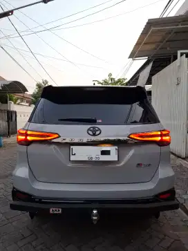 Fortuner VRZ 2.8 GR Sport 2022 AT Matic Hitam 4x2 Diesel Solar