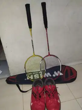 Raket dan Sepatu bulutangkis