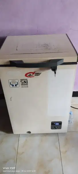 freezer untuk es batu atau frozen food