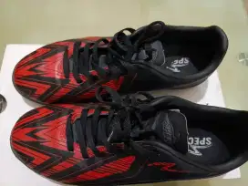 Jual aja sepatu 2nd like new btw futsal dan kerja