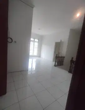 Disewa rumah murah dan luas 2 lantai di citra 2