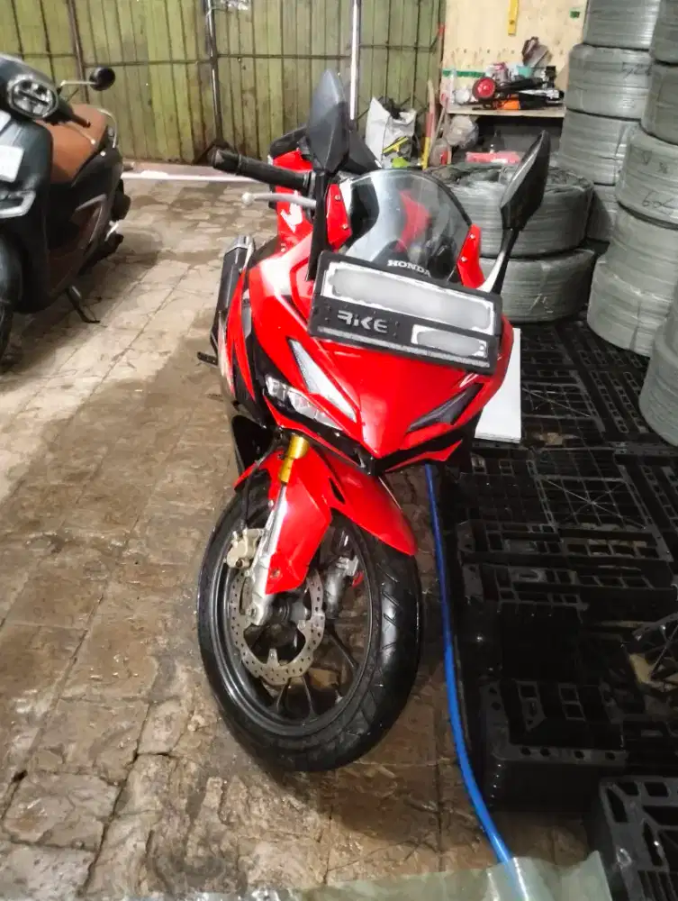Honda CBR 150R 2024