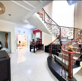 Jual Rumah Baru Renov Furnished di area Tenggilis, Surabaya