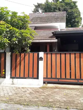 Rumah Asri dekat Jalan Cangkringan Tirtomartani