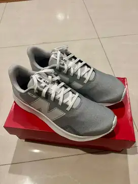 Sepatu New Balance (NB) ME430CG3