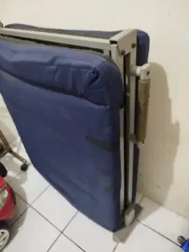 Tempat Tidur Lipat Informa (Kasur lipat) bisa mobile dg didorong