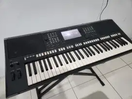 Keyboard Yamaha PSR S775 + Sampling Mulus