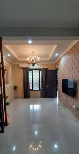 DIJUAL RUMAH 2 LANTAI BSD RAPI SIAP MASUK 5 KAMAR TIDUR FULL FURNISHED