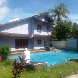 Villa + Ada mata air besar Di bogor caringin