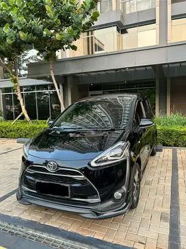 KM RENDAH : Toyota Sienta 1.5. Q AT 2017 Hitam