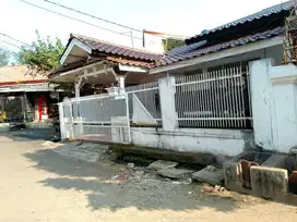 Rumah Lama di Taman Meruya Ilir Kembangan Jakarta Barat