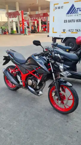 Honda CB150R streetfire 2016