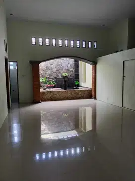Disewakan rumah bisa untuk kantor dan hunian